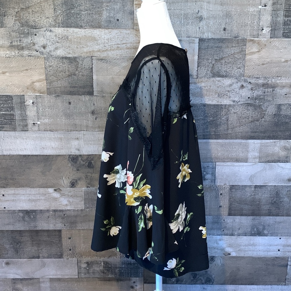 Entro Lace and Foral Flowy Boho Top - Picture 4 of 16